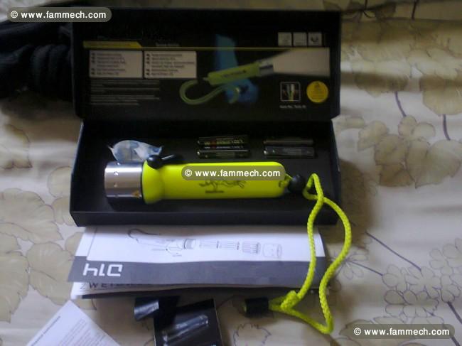 Lampe LED de sous la mer et chasse dans la foret 