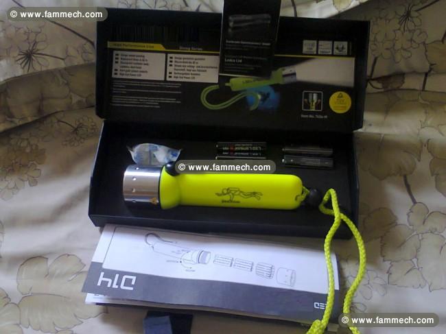 Lampe LED de sous la mer et chasse dans la foret