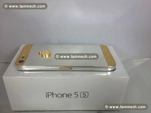 Les nouveaux téléphones iPhone d'Apple et Blackber