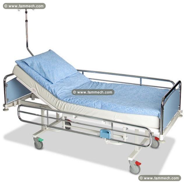 LIT MEDICALISE ET MATELAS EN TRES BON ETAT