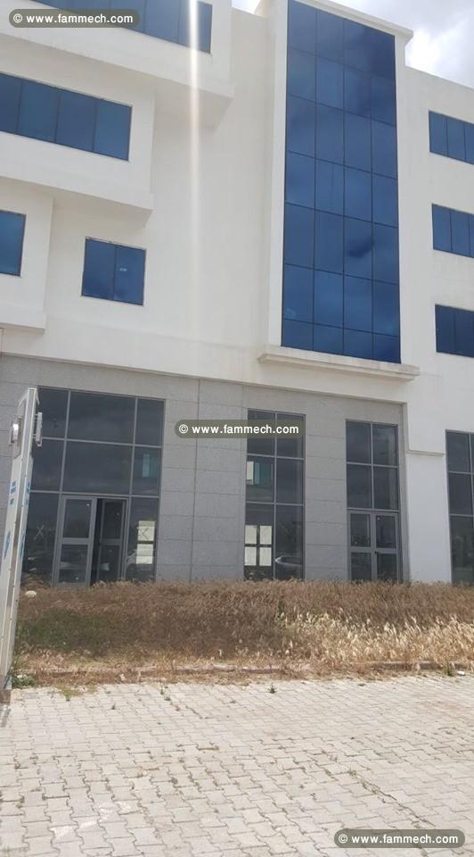 local en open space de 252m2 Au Lac 2