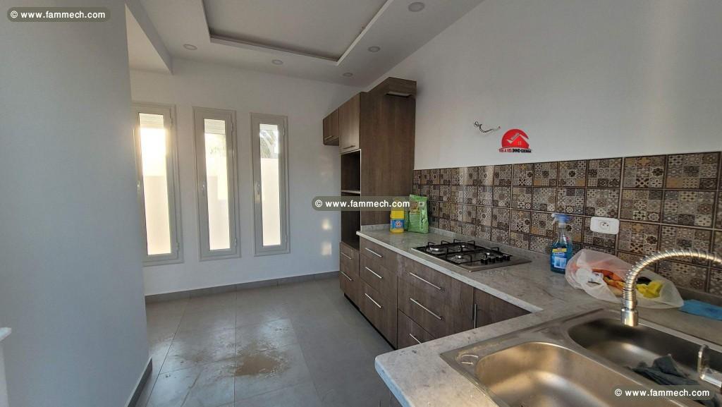LOCATION DUPLEX SANS MEUBLES A HOUMT SOUK-RÉF L660