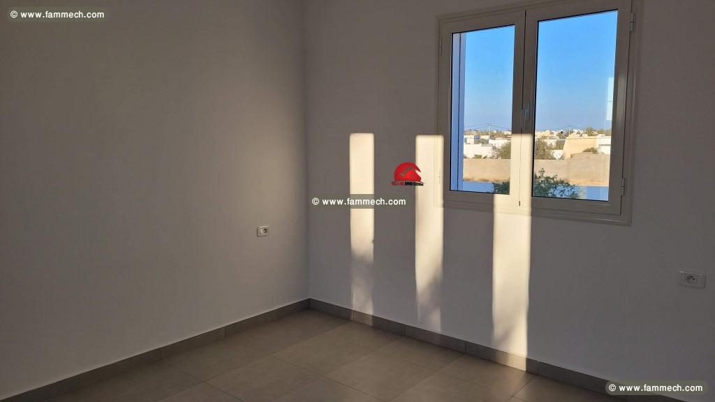 LOCATION DUPLEX SANS MEUBLES A HOUMT SOUK-RÉF L660