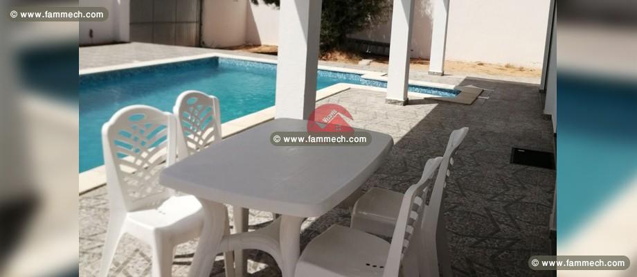 LOCATION ESTIVALE DE VILLA AVEC PISCINE - RÉF L600