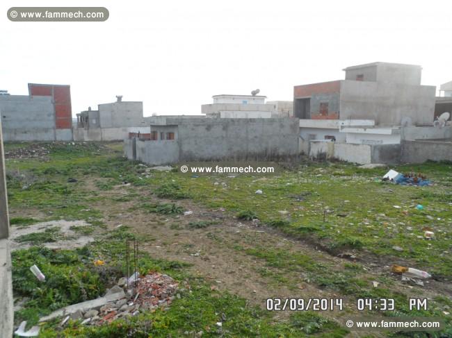 Lot de terrain de 300 m2 dérière l'école cité Ons