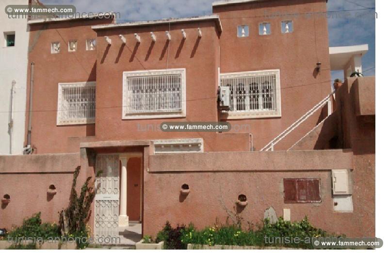Maison 3 étages avec commerce à vendre (600000Dt) 