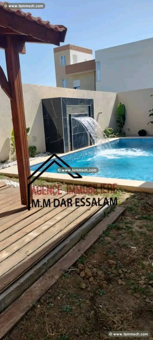 maison avec piscine près de la mer