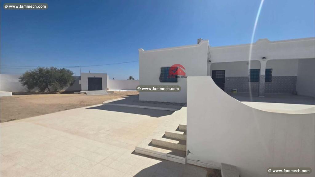 MAISON AVEC TERRAIN À HOUMT SOUK DJERBA - RÉF V724