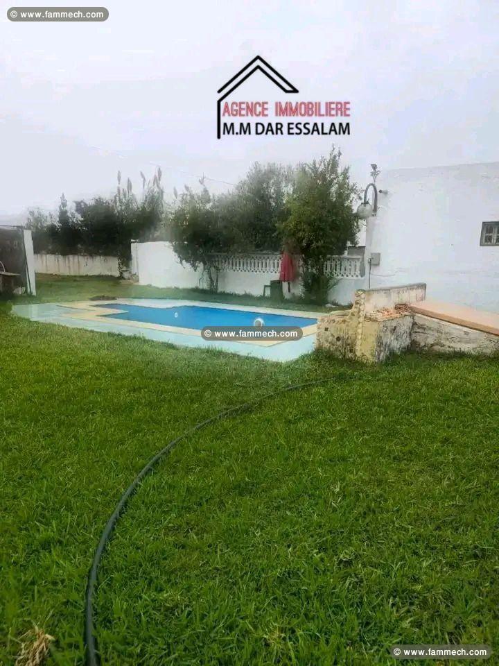 maison avec un studio et un piscine 