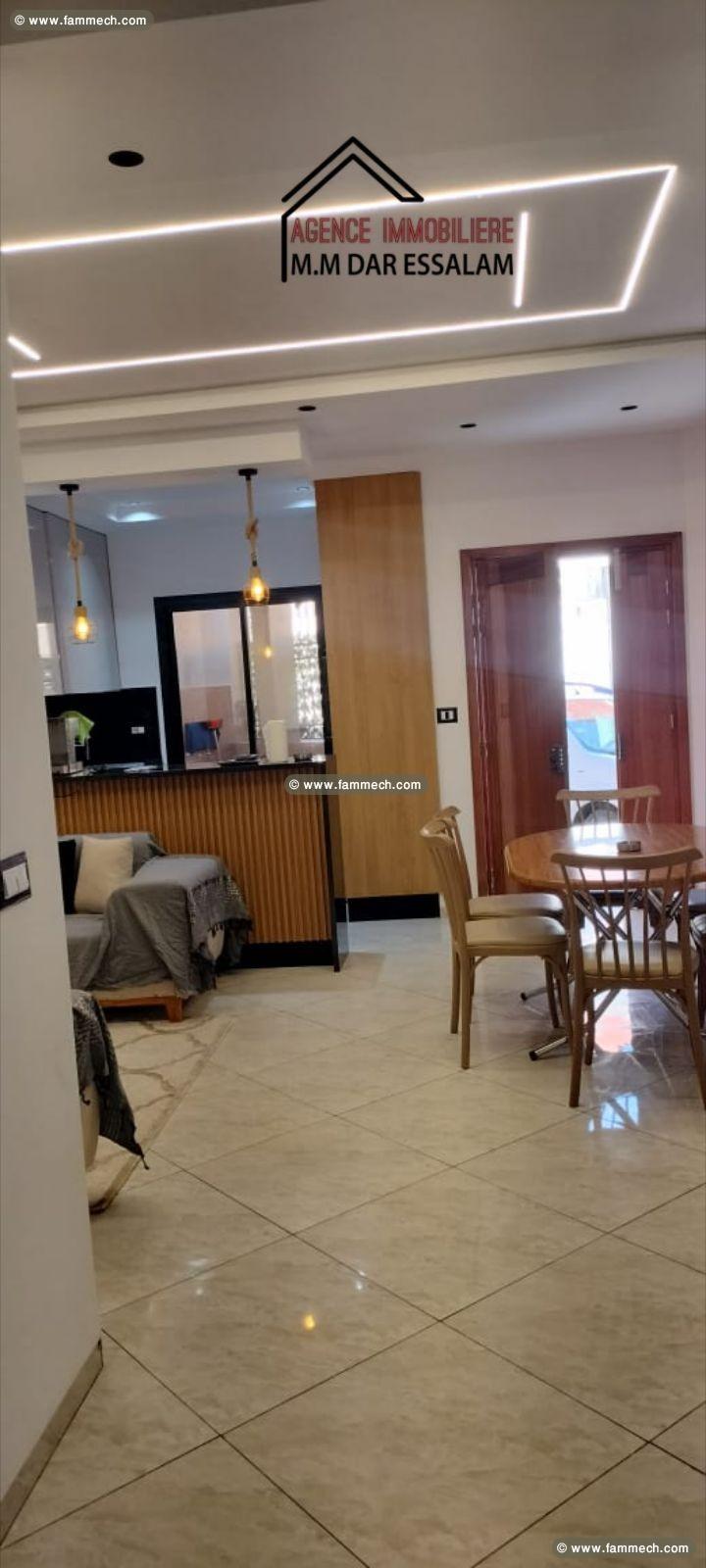 maison indépendante avec un garage 