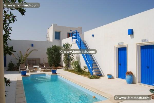 Maison meublée avec piscine  terrain arboré 2500m²