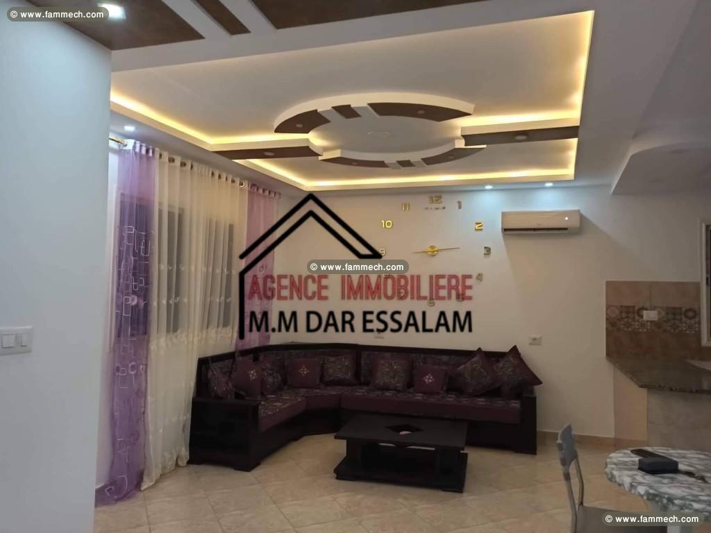 maison sur la route près de la mer