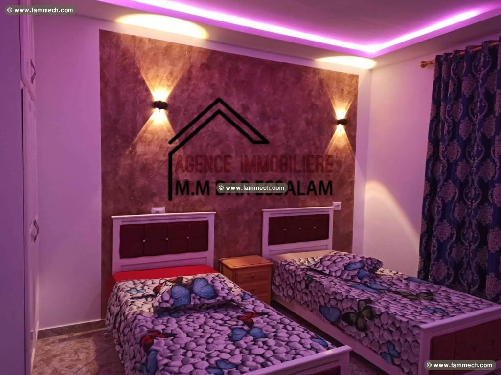 maison sur la route près de la mer