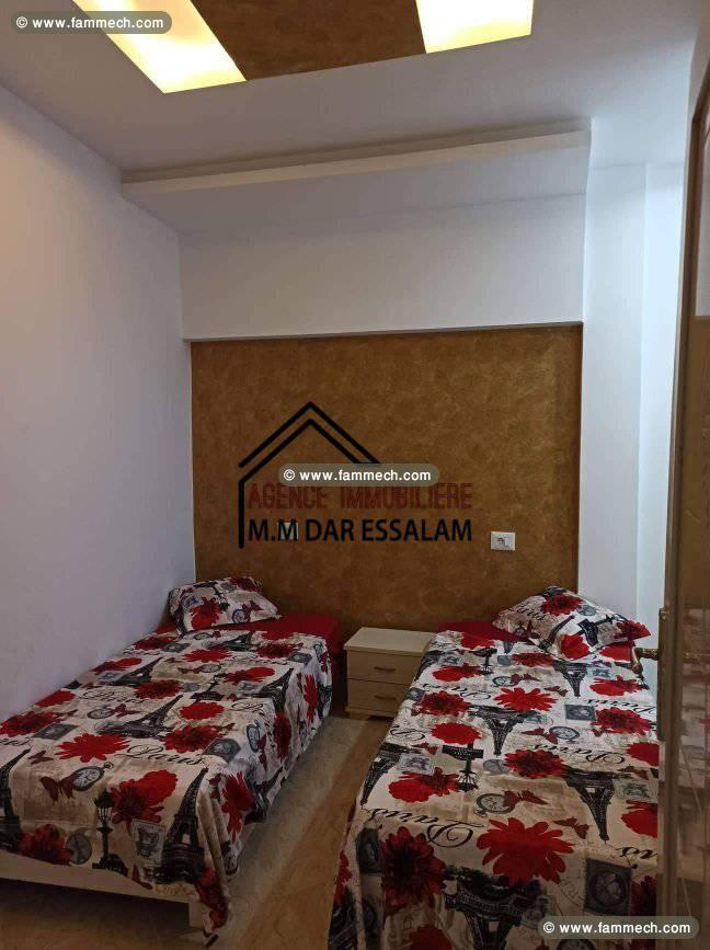 maison sur la route près de la mer