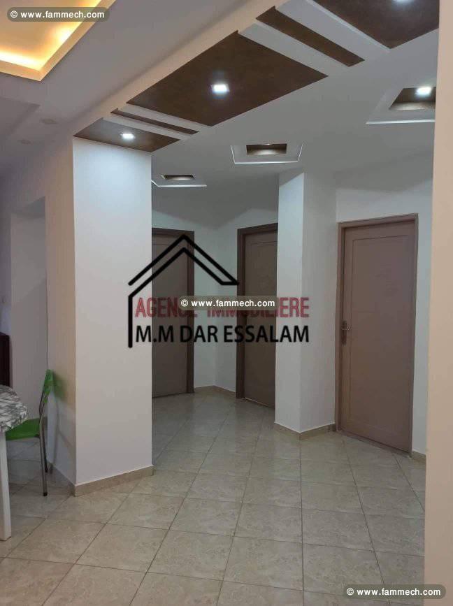 maison sur la route près de la mer