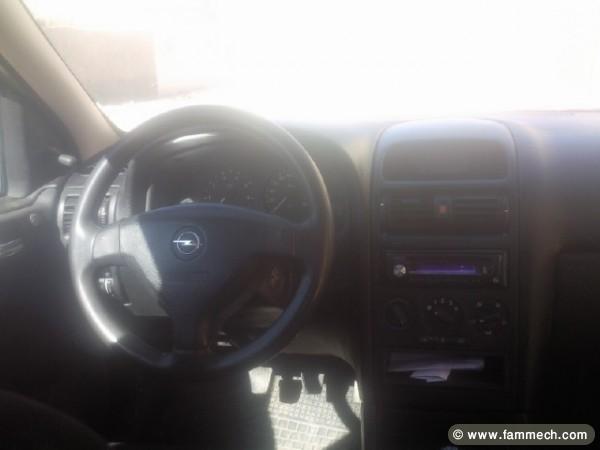 opel astra noir,5cv,toutes opitions 