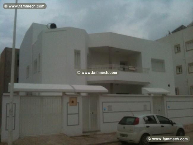 Part. loue Etage de villa aux Jardins de Carthage 