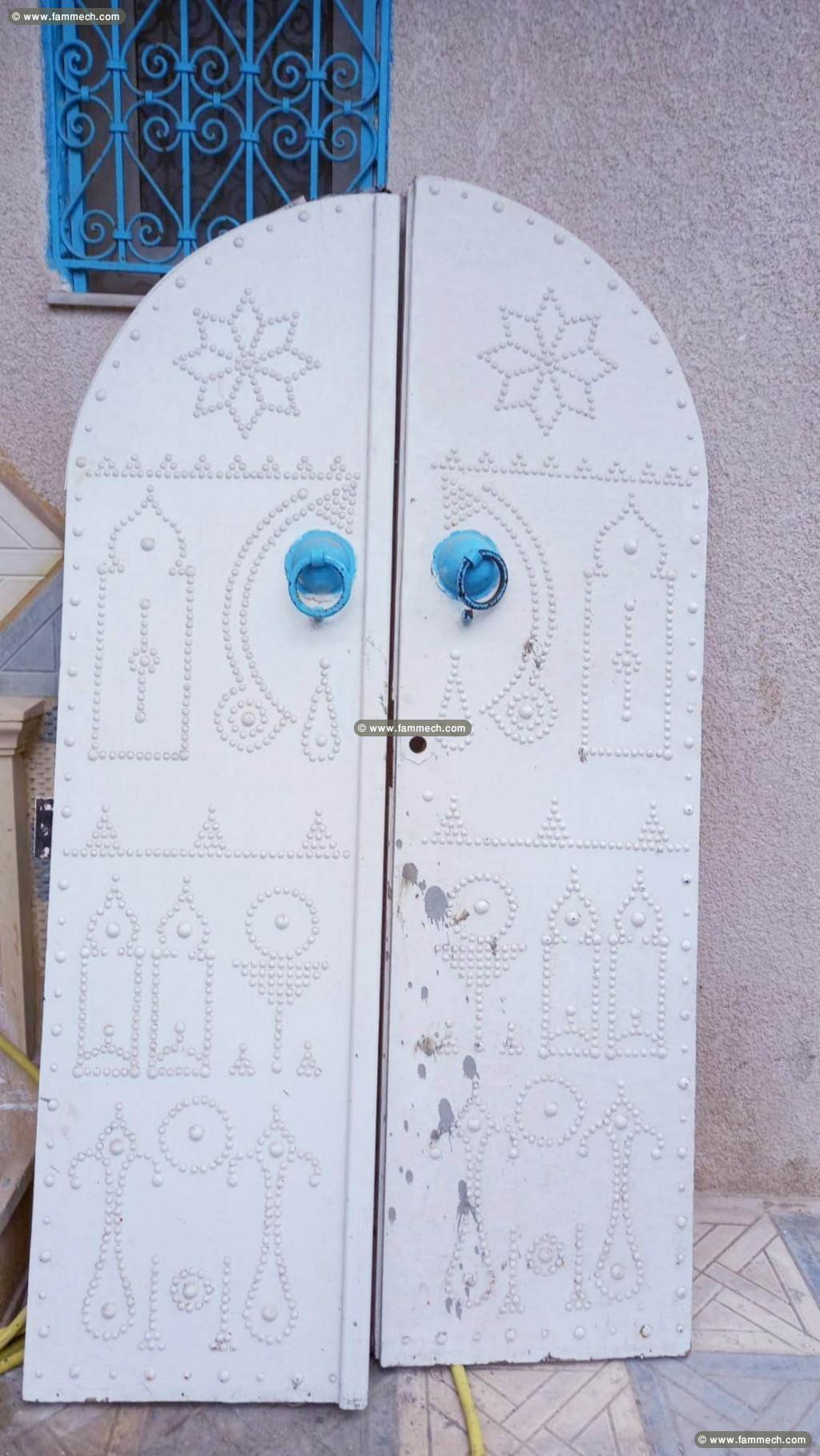Porte d'entrée+2 portes intérieures+4 fenêtres