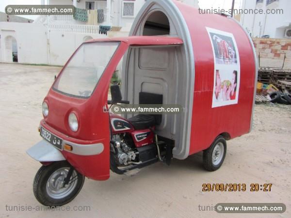 Prix sacrifié beau fast food motocyclé