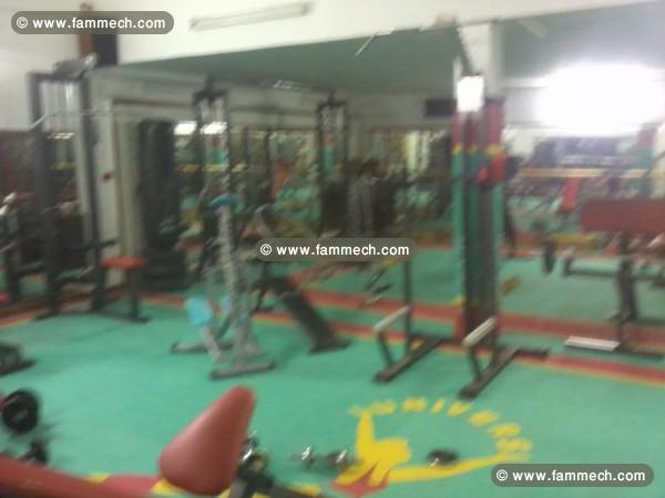 salle de sport en plein activite