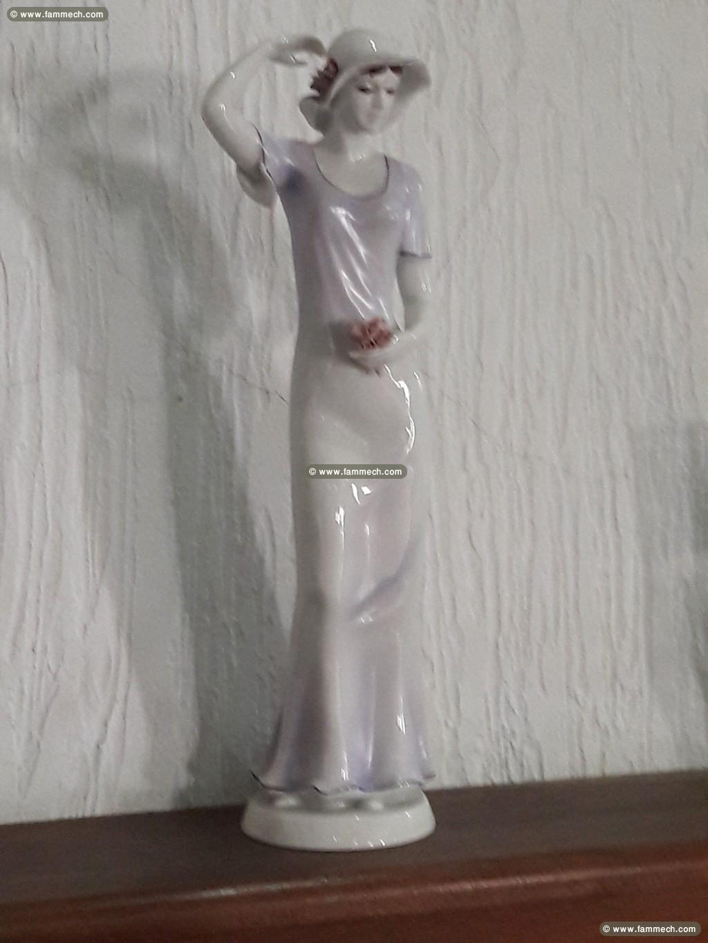 STATUETTE EN PORCELAINE 40cm 