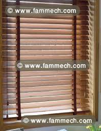Store venitien vertical et en bois