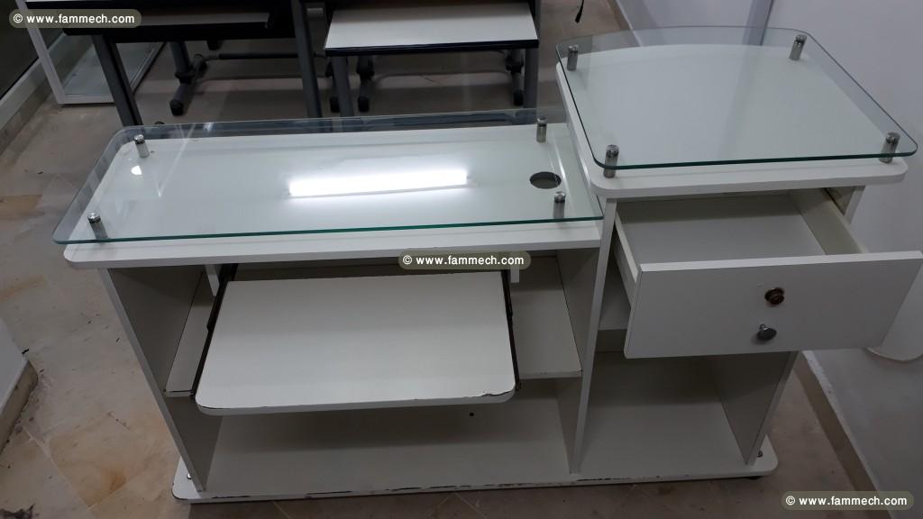 Table d'enseignement et comptoirs de réception