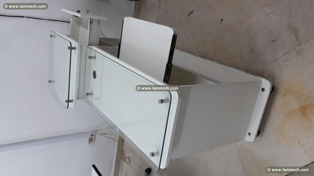 Table d'enseignement et comptoirs de réception