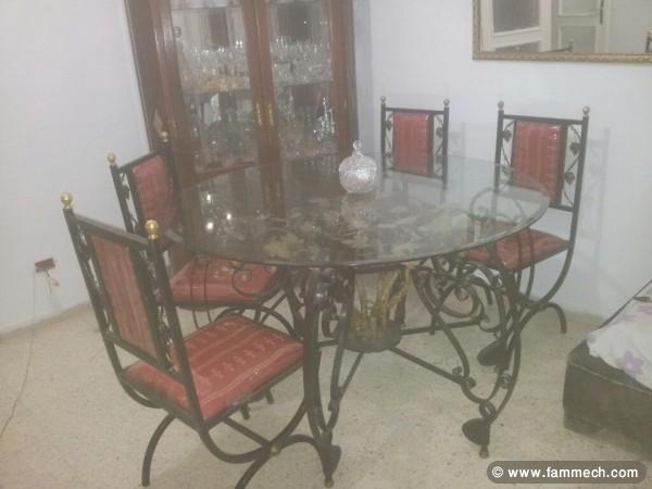 table fer forgé avec 4 chaises