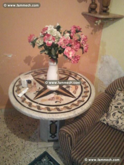 Table ronde en marbre mosaïque