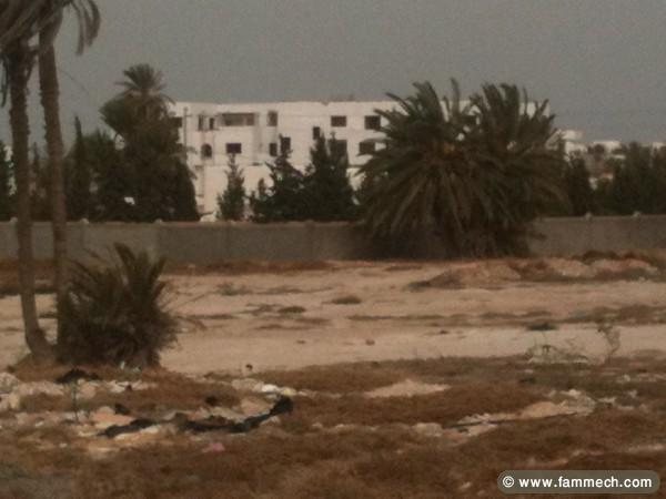 Terrain bien situé.Djerba
