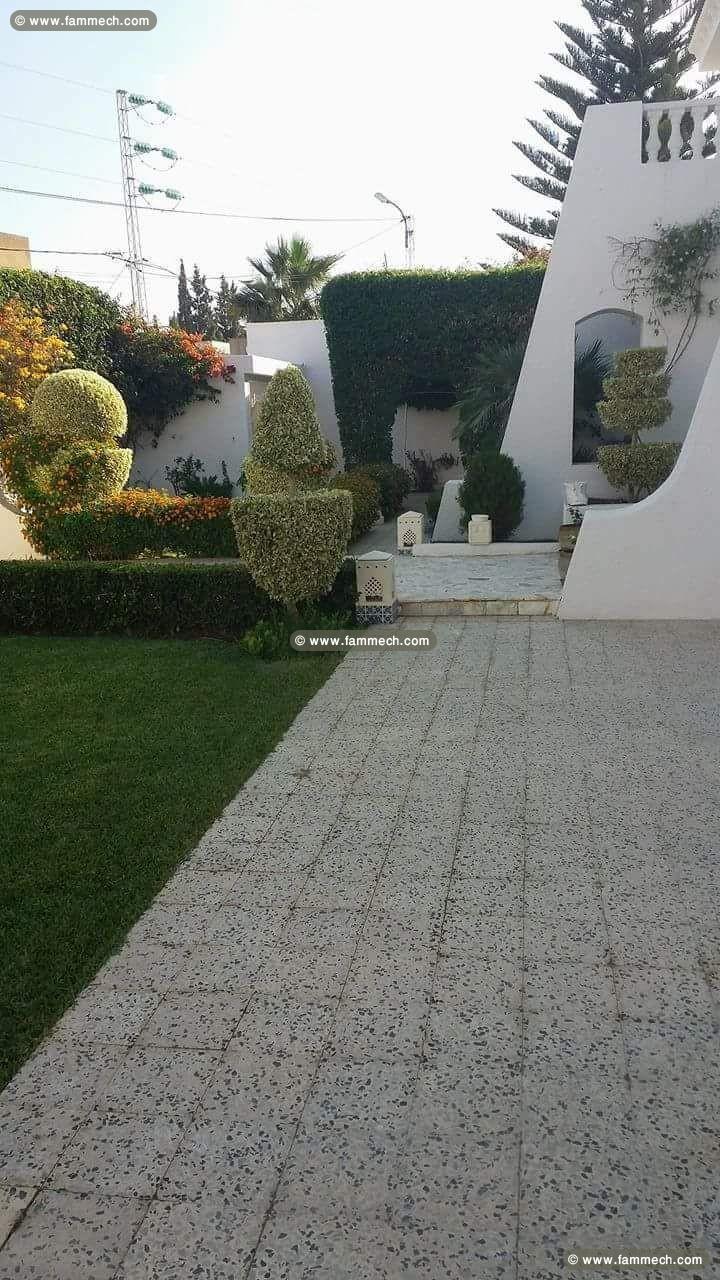 Trés Grande Villa de 1260m2 à La Soukra Dar Fadhal