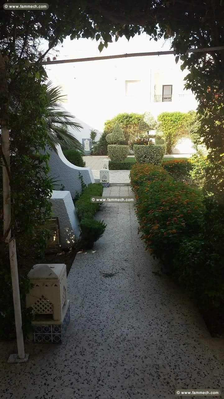 Trés Grande Villa de 1260m2 à La Soukra Dar Fadhal