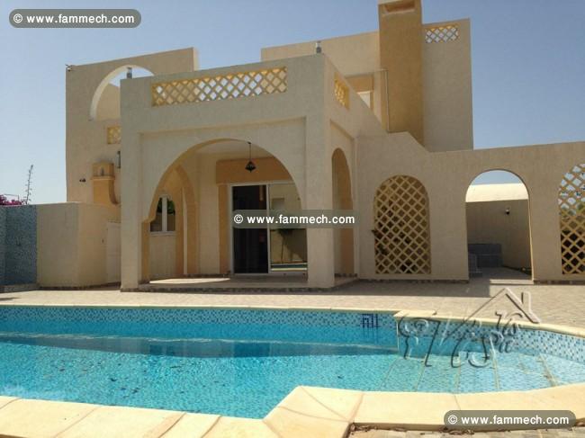 TRÈS JOLIE VILLA AVEC PISCINE A AGUIR DJERBA