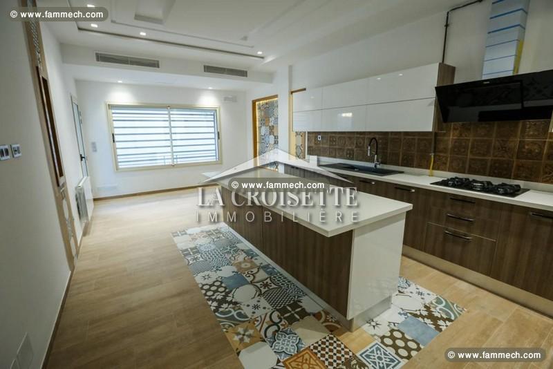 Triplex S+5 avec piscine à La Soukra ZTRV0034