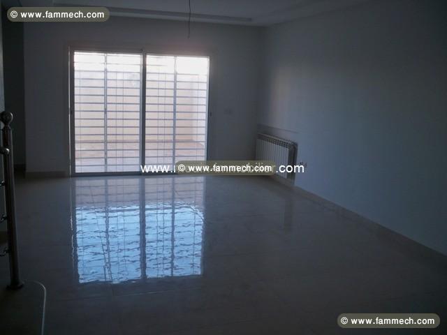 Triplex Youssef ref AV922 La Soukra