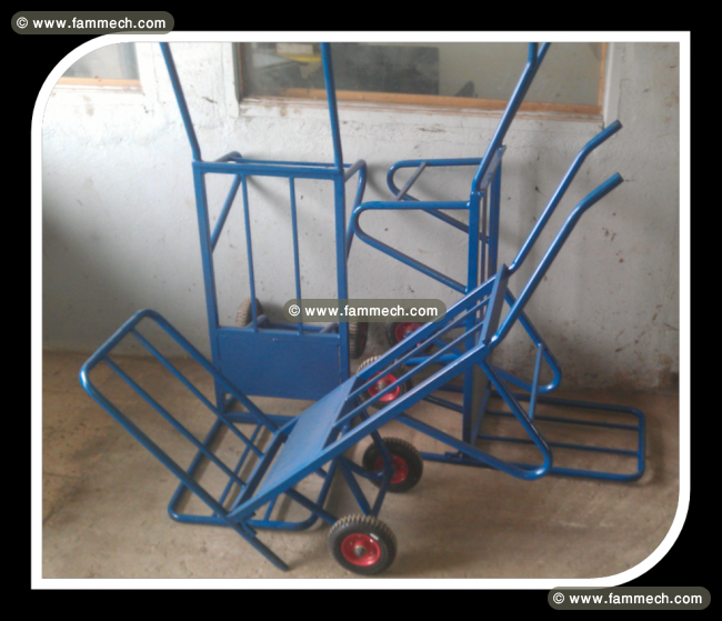 Un lot de chariots