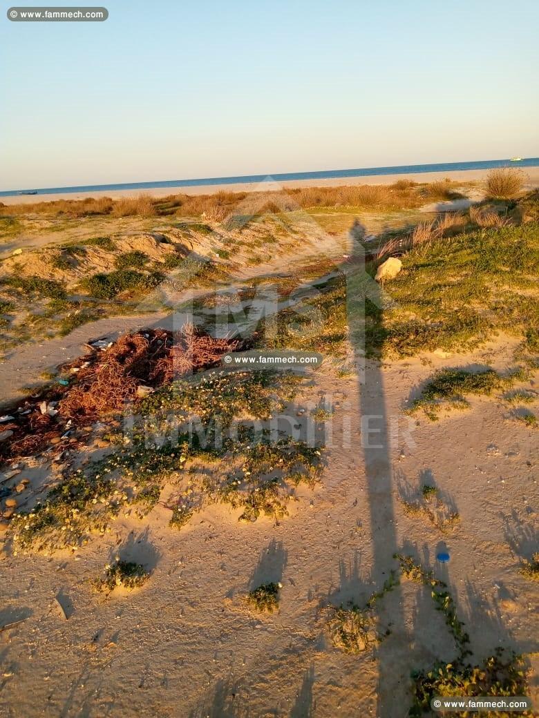 Un lot de terrain pied dans l'eau à vendre à Korba