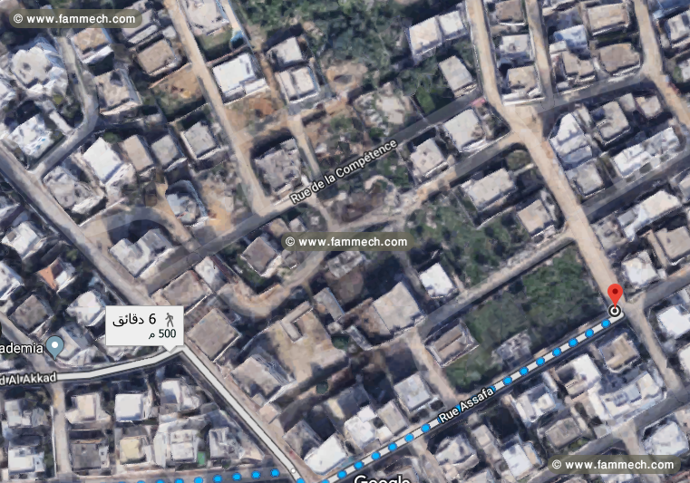un terrain dans une zone urbaine 