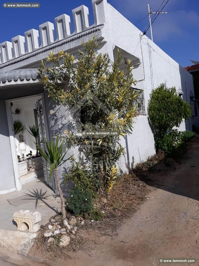 Une belle maison avec garage à vendre à 380 MD