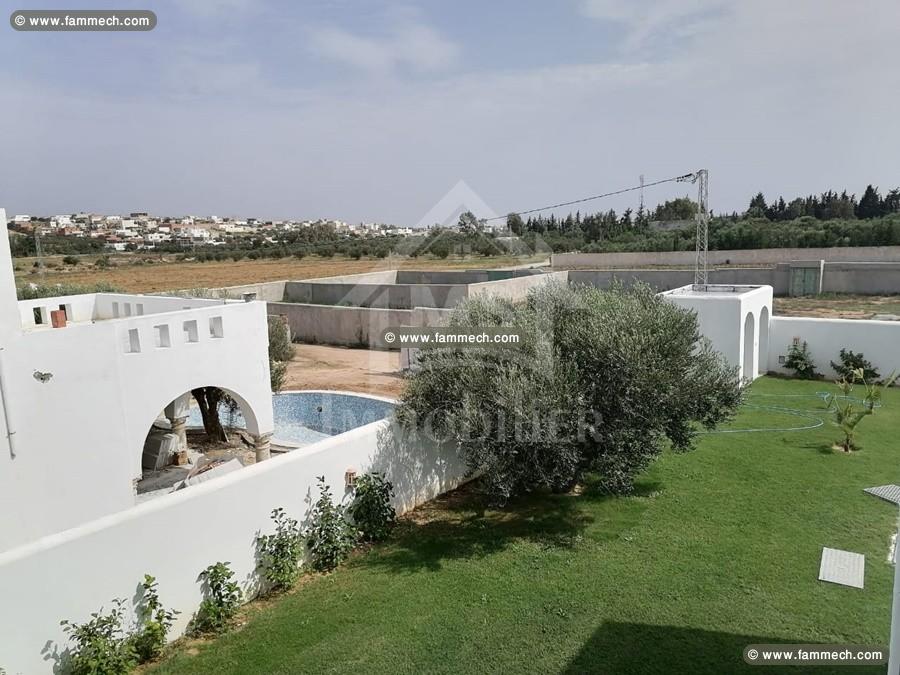 Une charmante villa avec piscine à vendre à 850 MD