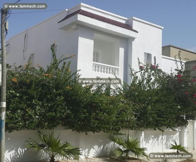 Une coquette maison hammam chatt