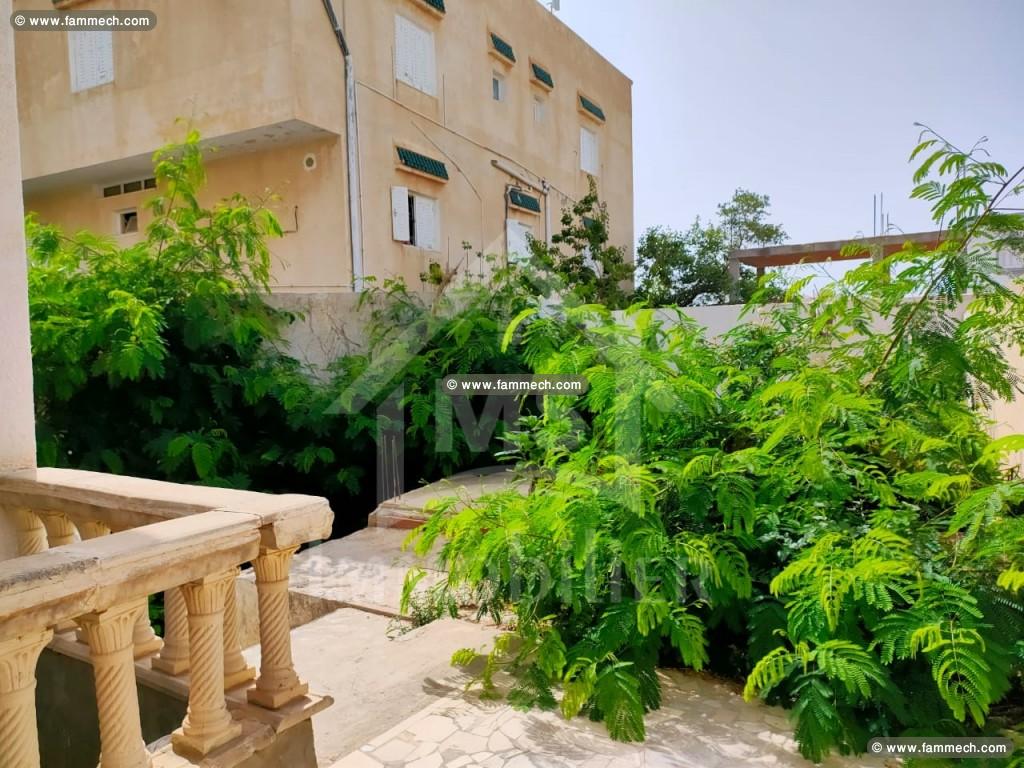 une maison 3 niveaux avec jardin à hammamet