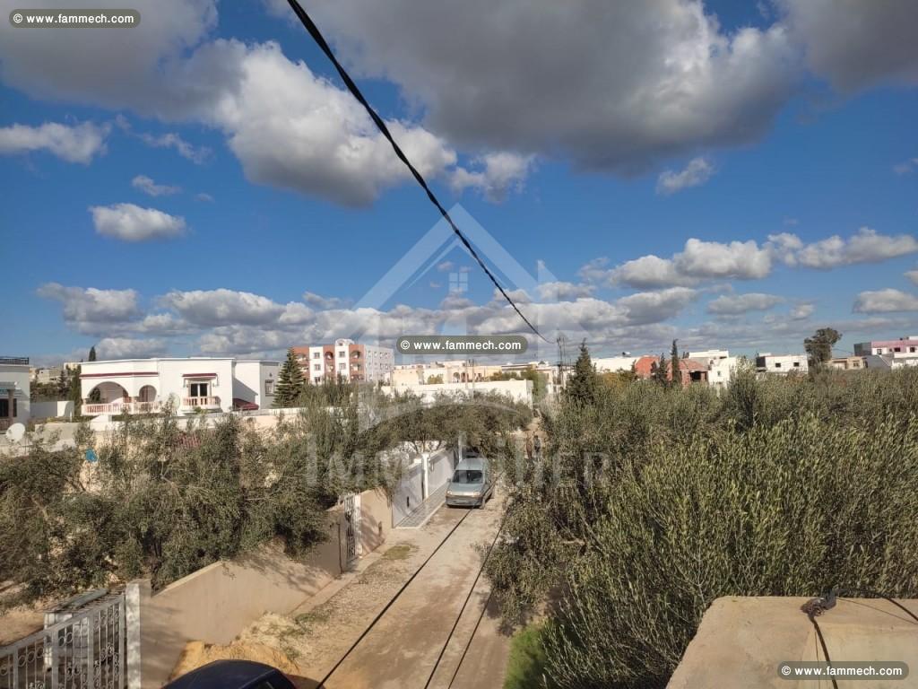 Une maison avec garage et studio à vendre à 290 MD