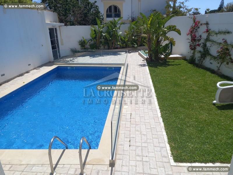 Une villa S+5 avec piscine à Carthage ZVL0336