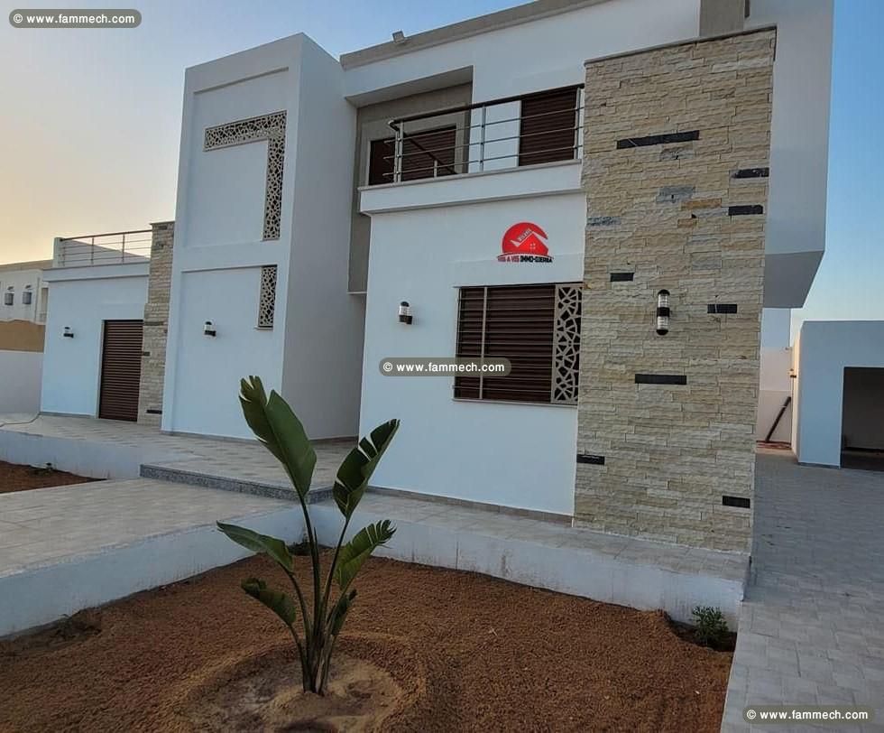 VENTE BELLE VILLA NEUVE À HOUMT SOUK RÉF - V569