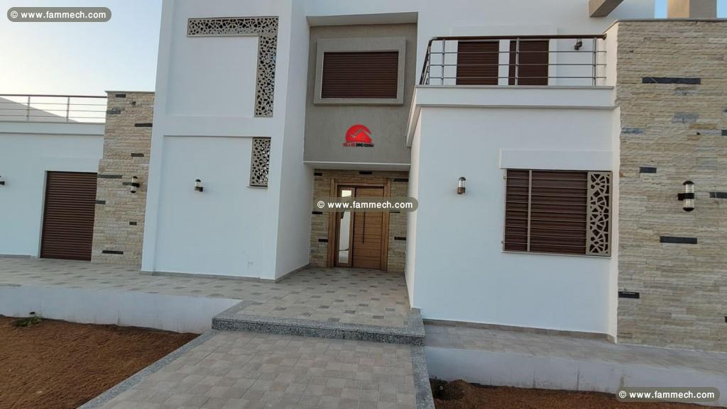 VENTE BELLE VILLA NEUVE À HOUMT SOUK RÉF - V569