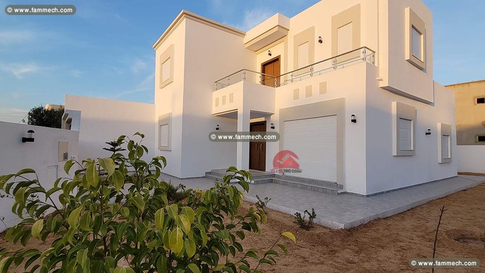 VENTE BELLE VILLA NEUVE À HOUMT SOUK- RÉF V566
