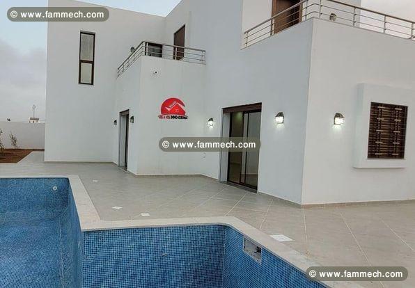VENTE VILLA NEUVE À H SOUK AVEC PISCINE -REF V 572