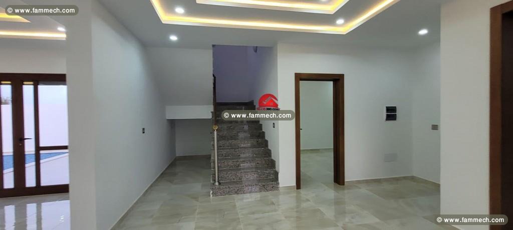 VENTE VILLA NEUVE À H.SOUK AVEC PISCINE-REF V 572